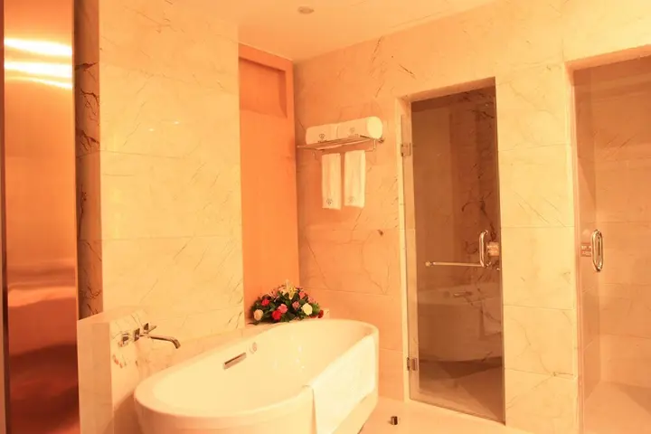 Синин: Sapphire Hotel