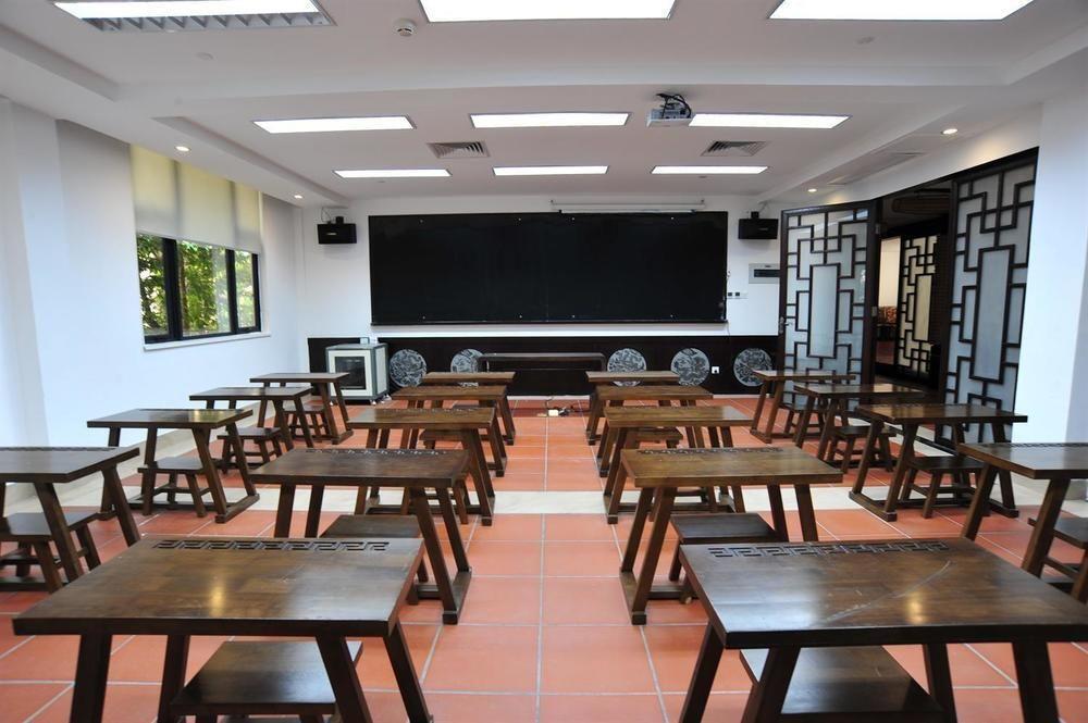 Сямынь: Yundang College Exchange Center