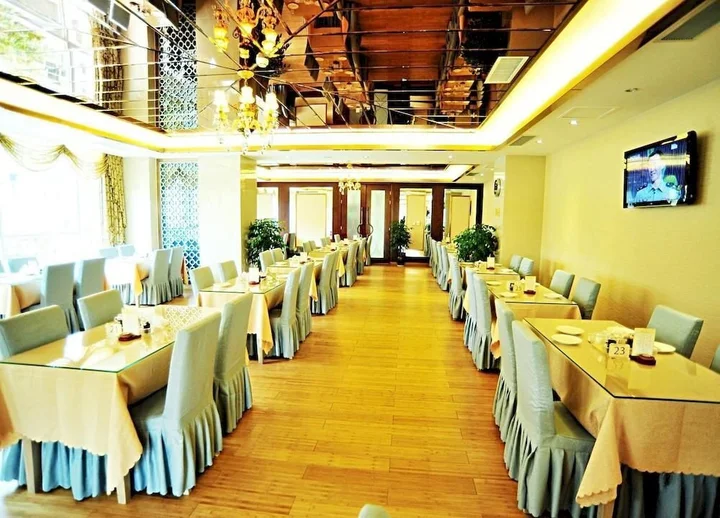Куньмин: Dingyi Grand Hotel