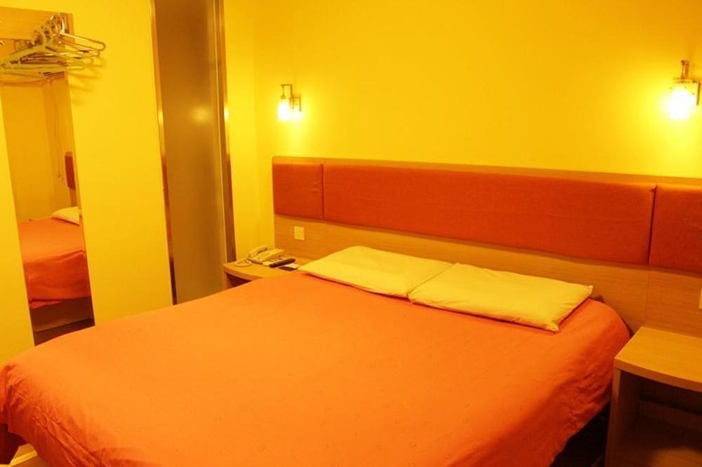 Далянь: Home Inn Dalian Sanba Square