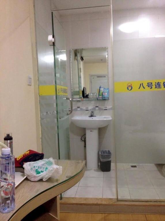 Шэньчжэнь: No. 8 Hotel Chain (Shenzhen Huaqiangbei)