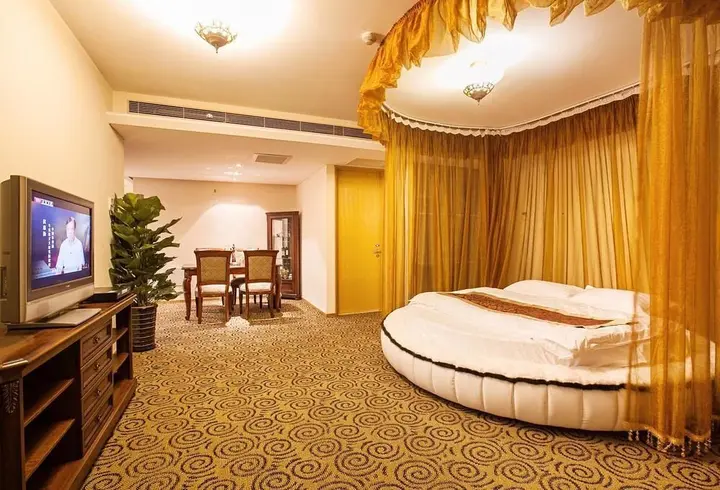 Пекин: Shiyu Round-bed Theme Service Apartment
