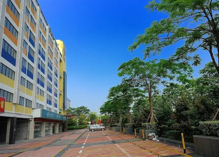 Шэньчжэнь: Yilan Hotel Shenzhen Investment Management Co., Ltd