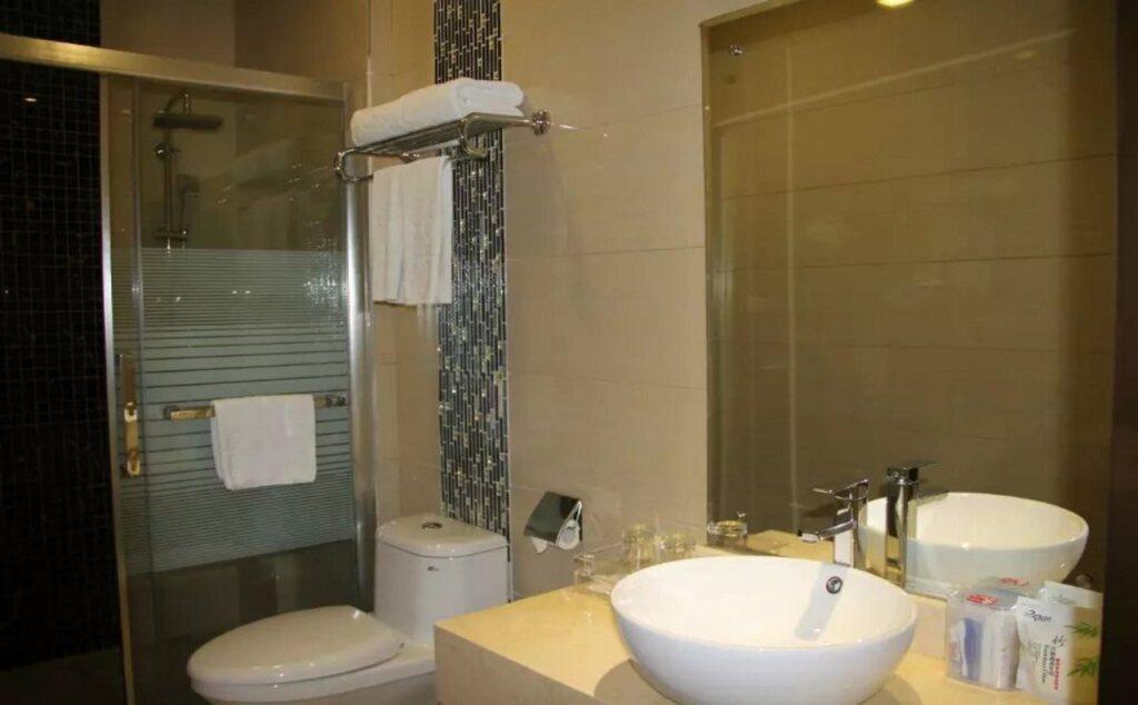 Джиангме: Guangdong Hotel