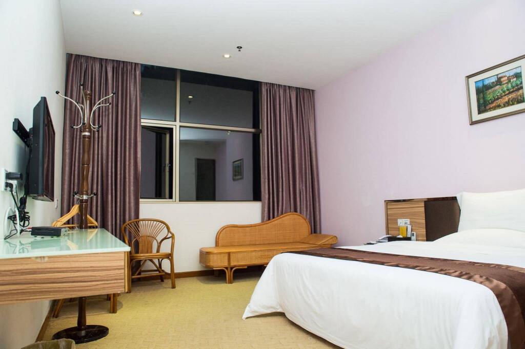 Джиангме: Guangdong Hotel
