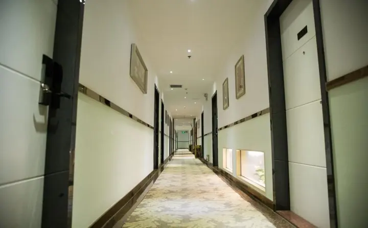 Джиангме: Guangdong Hotel