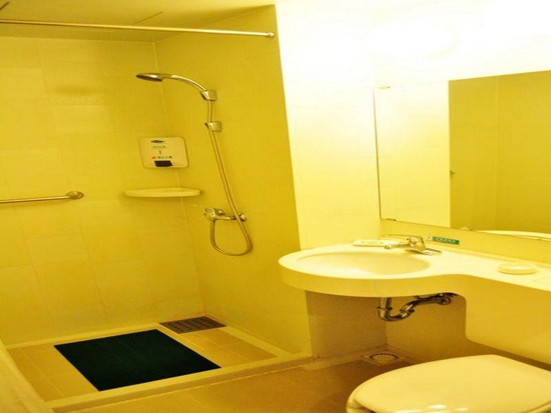 Куньмин: Jinjiang Inn Kunming Chenggong Square Dounan Huahui Hotel