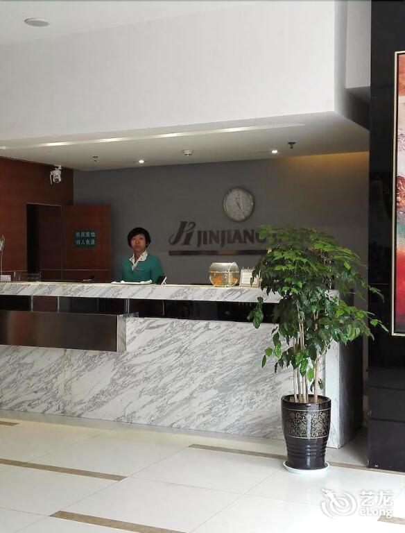 Куньмин: Jinjiang Inn Kunming Chenggong Square Dounan Huahui Hotel