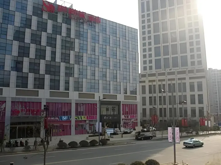Чжэньцзян: Jinjiang Metropolo Zhenjiang Railway Station Wanda Plaza