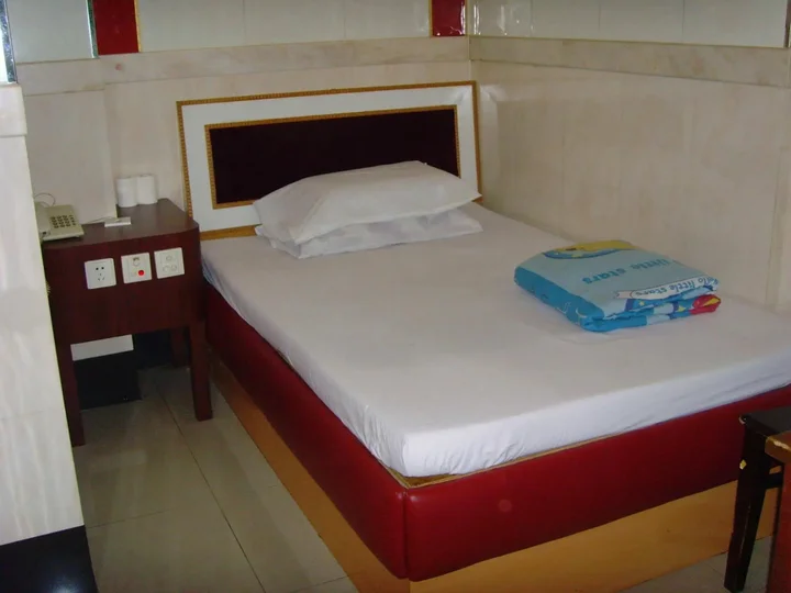 Коулун: Long Yuen Hotel