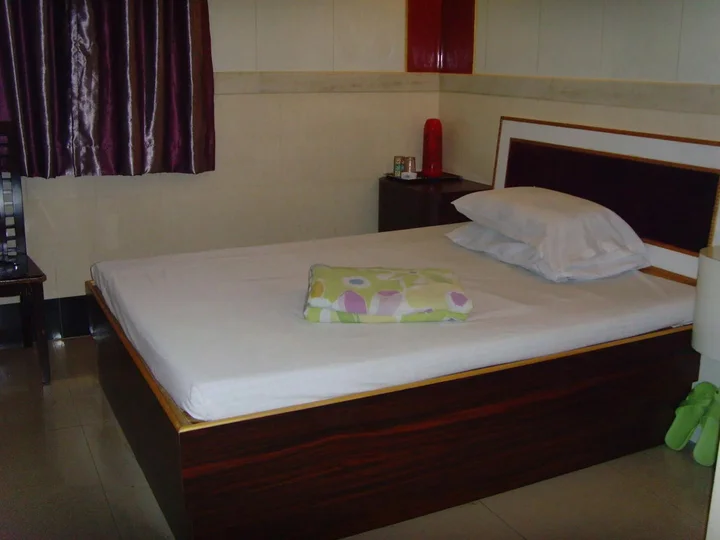 Коулун: Long Yuen Hotel