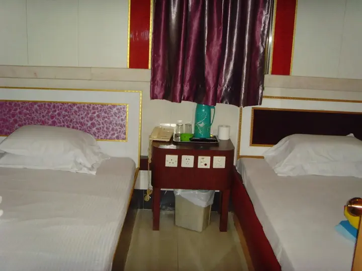 Коулун: Long Yuen Hotel