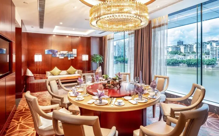 Neijiang: Holiday Inn Neijiang Riverside by IHG