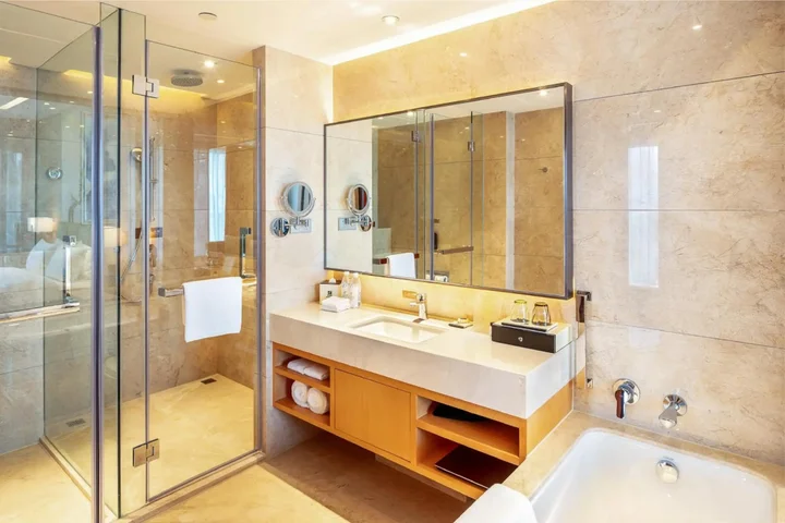Neijiang: Holiday Inn Neijiang Riverside by IHG