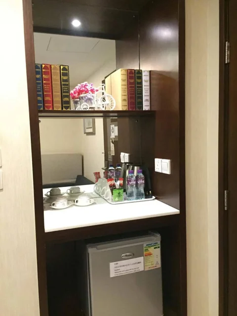 Коулун: Pop Inn Mong Kok