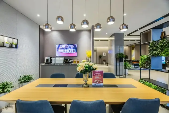 Чанша: Homeinn Selected Hotel (Changsha Xindaxin Wu Yi Square Subway Station)