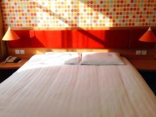 Баодин: Homeinns (Baoding Baigou Hedao international luggage City Wuyi Road store)