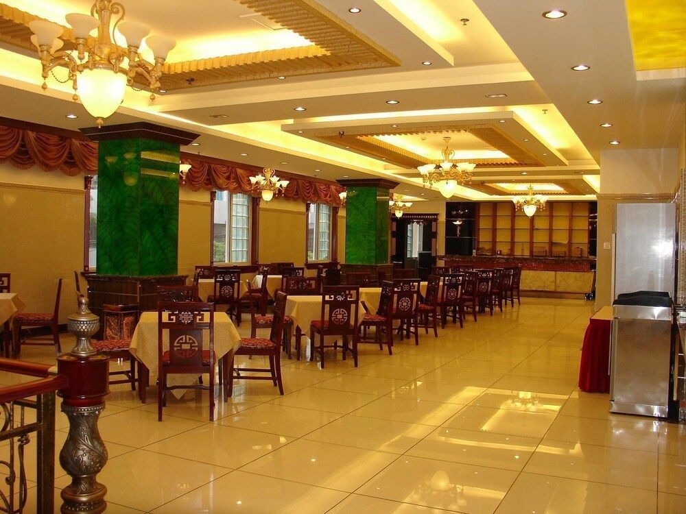 Куньмин: Kunming He Ri Jun Hotel