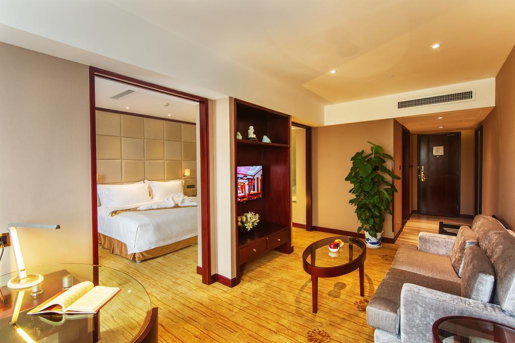 Яньтай: Yantai Meiya International ApartHotel (Previous Ramada Plaza)