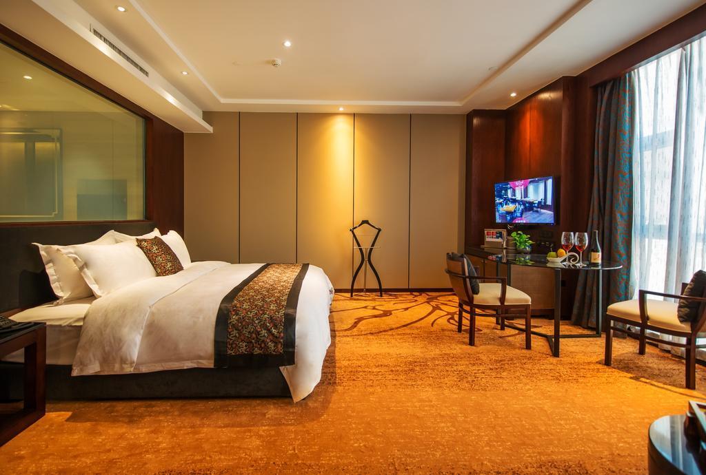 Яньтай: Yantai Meiya International ApartHotel (Previous Ramada Plaza)
