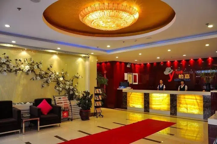 Далянь: Dalian Yijia Business Hotel