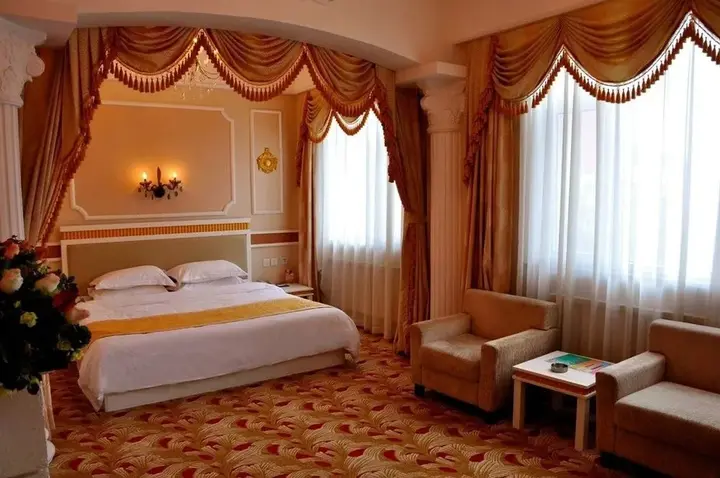 Далянь: Dalian Yijia Business Hotel