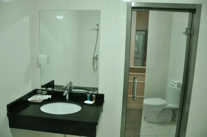 Далянь: Dalian Yijia Business Hotel