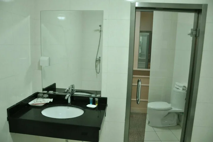 Далянь: Dalian Yijia Business Hotel