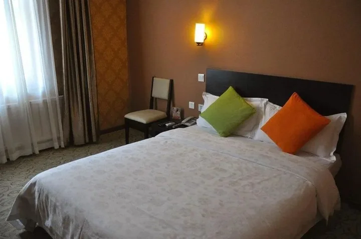 Далянь: Dalian Yijia Business Hotel