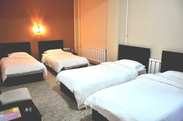 Далянь: Dalian Yijia Business Hotel