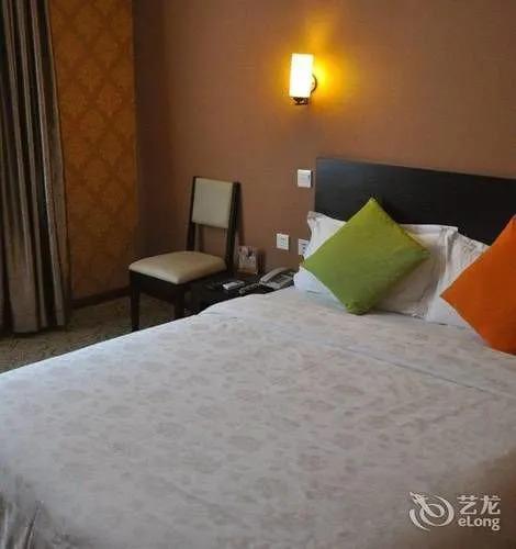 Далянь: Dalian Yijia Business Hotel