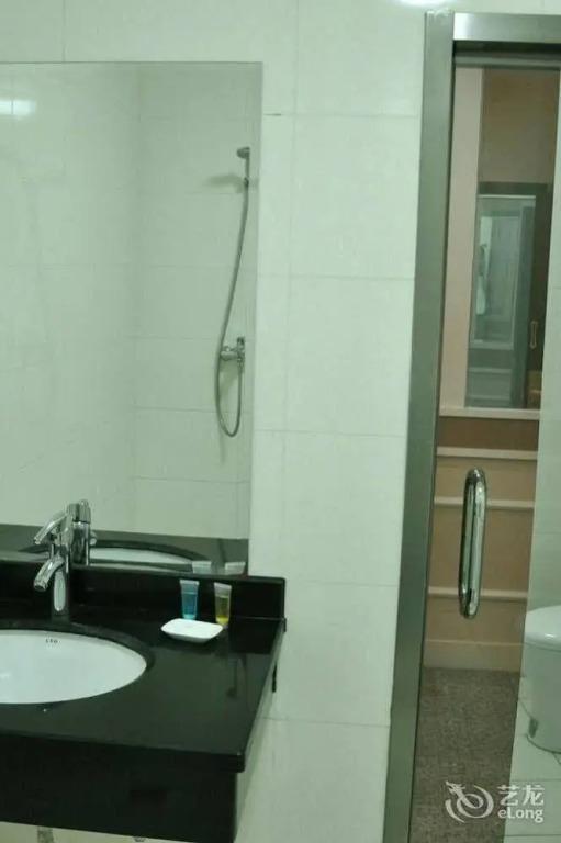 Далянь: Dalian Yijia Business Hotel