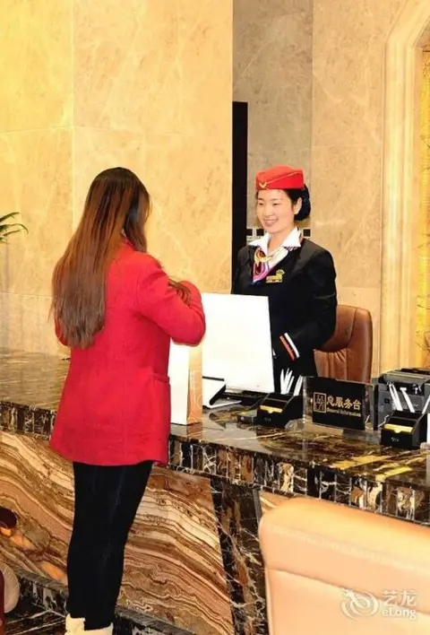 Синьян: Huangguan Business Hotel