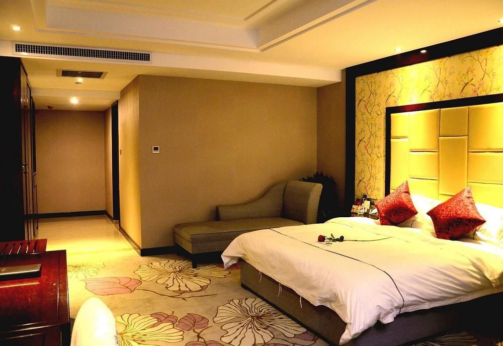 Синьян: Huangguan Business Hotel
