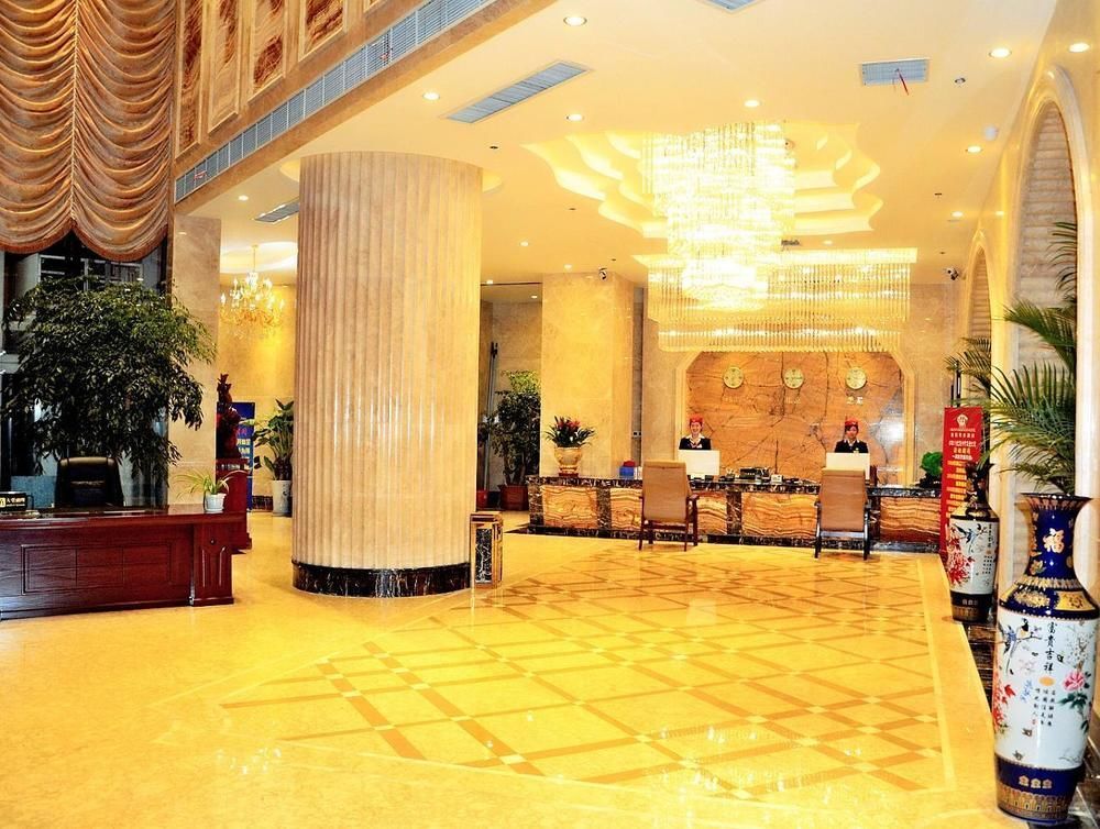 Синьян: Huangguan Business Hotel