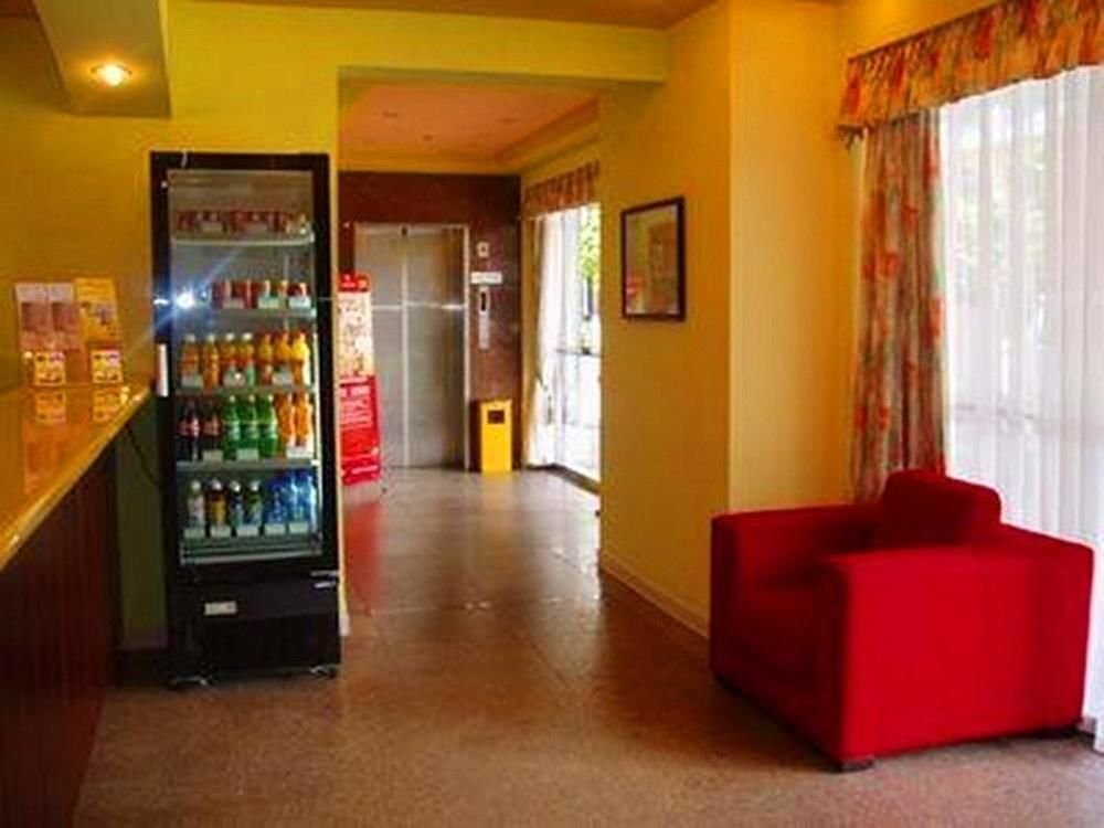 Яньтай: Home Inn Bus Station