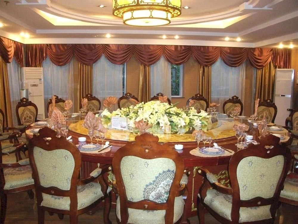 Цзаочжуан: Zaozhuang Taierzhuang City Fengya Chung Club
