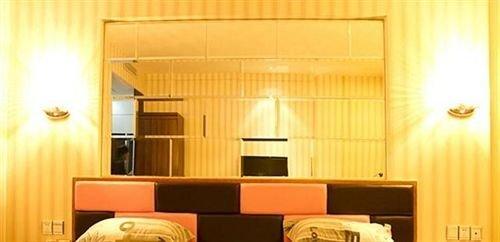 Дунъян: Hengdian Pineapple Hotel
