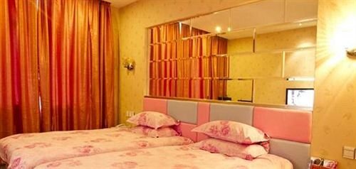Дунъян: Hengdian Pineapple Hotel