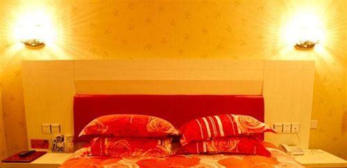 Дунъян: Hengdian Pineapple Hotel