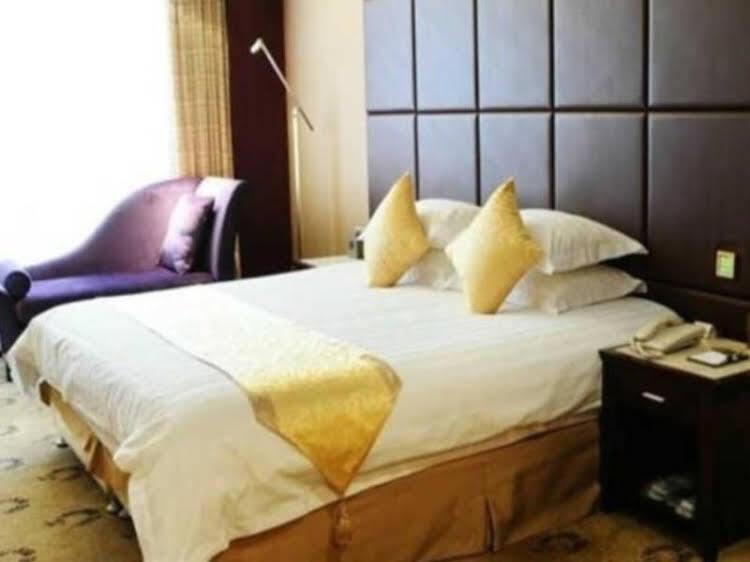 Йиян: Yiyang Carrianna International Hotel - Yiyang