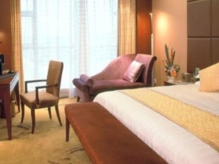Йиян: Yiyang Carrianna International Hotel - Yiyang