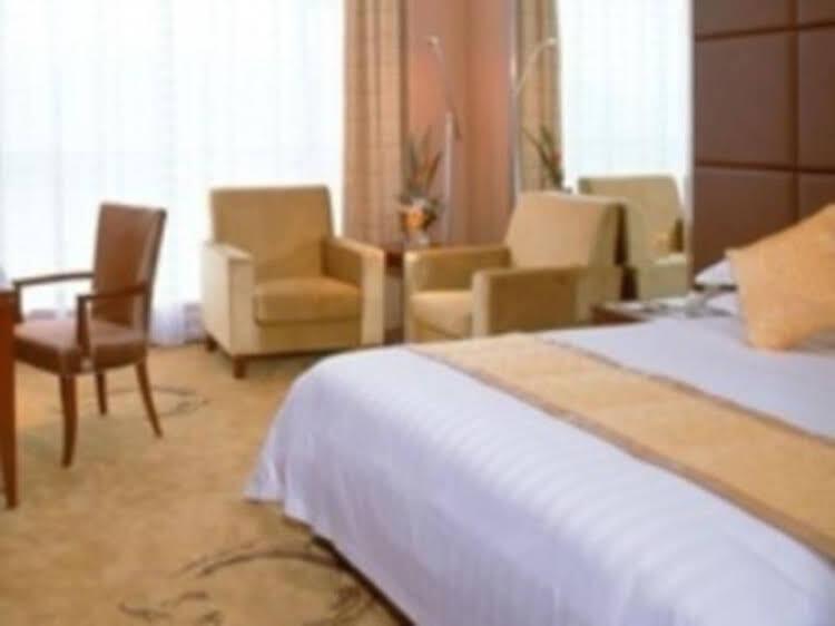 Йиян: Yiyang Carrianna International Hotel - Yiyang
