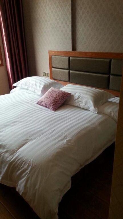 Чжанцзяцзе: One Plus Two Business Hotel