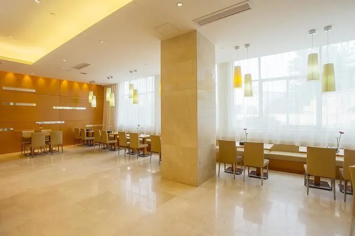 Чжэнчжоу: All Seasons Hotel