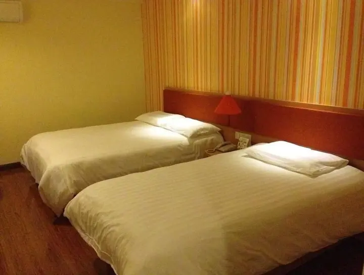 Яньтай: GreenTree Alliance YanTai YingChun Street Green Homeland Hotel