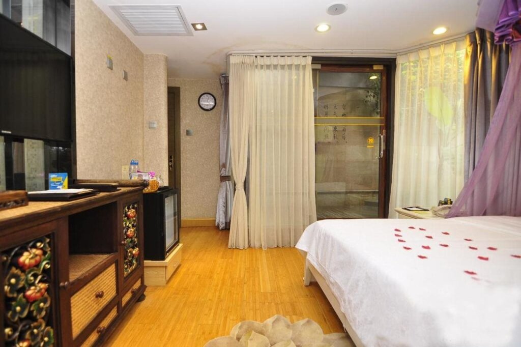Kun Ming Shengshi Qianhe Hotel — фото 3