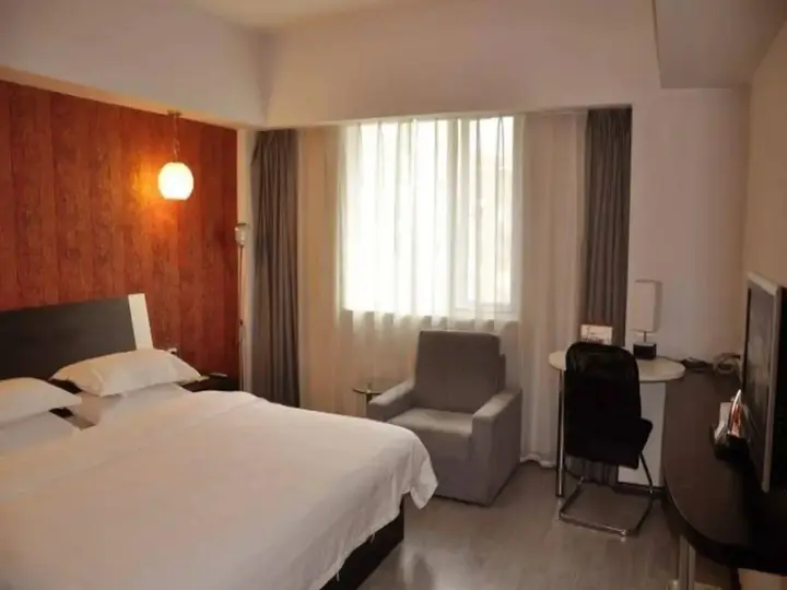 Куньмин: Vienna Hotel (Chuanxin Drum Tower Metro Station, Beijing Road)