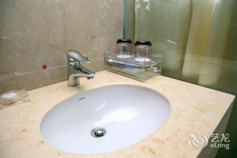 Ичан: Yihua Hotel