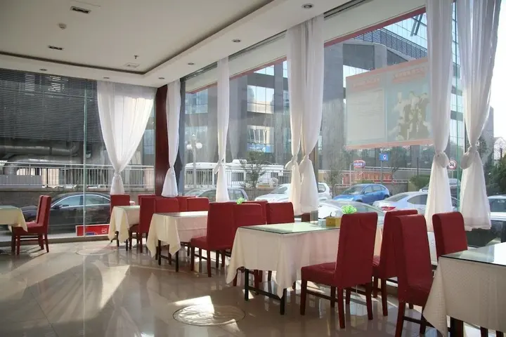 Циндао: Hanting Hotel Qingdao May Fourth Square